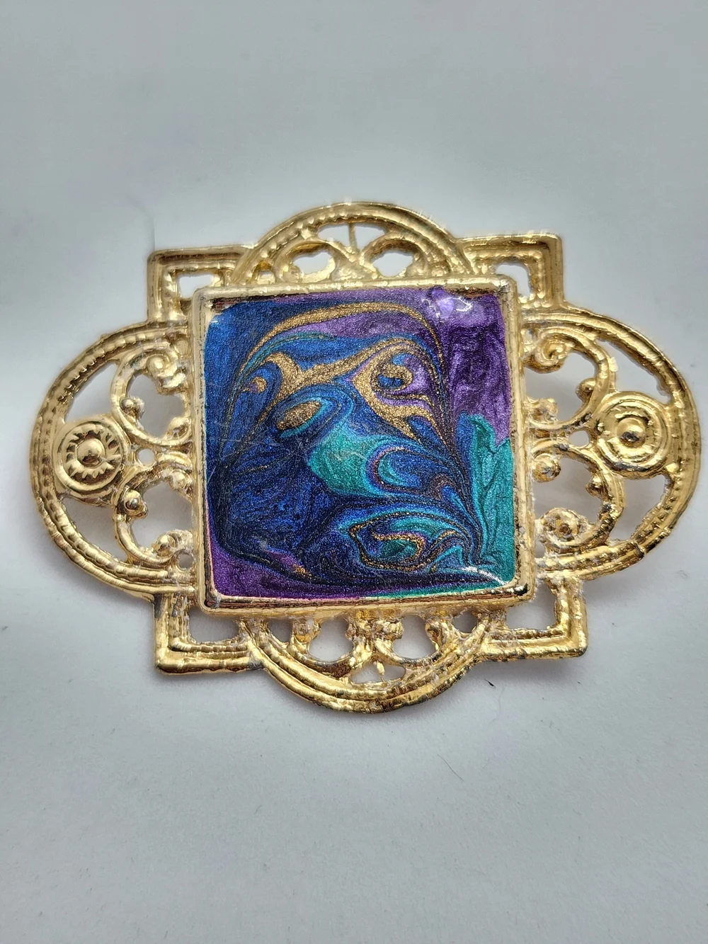 ✨️ 5 For 25 ✨️Gold-tone Filigree Brooch with Swirled Blue, Teal & Purple Enamel